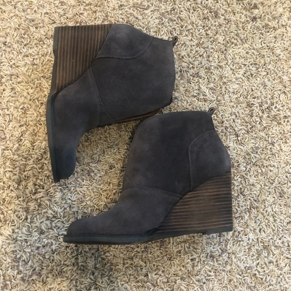 NWOT BCBGenerqtion Yestin grey suede boot with wedge heel - Picture 2 of 4